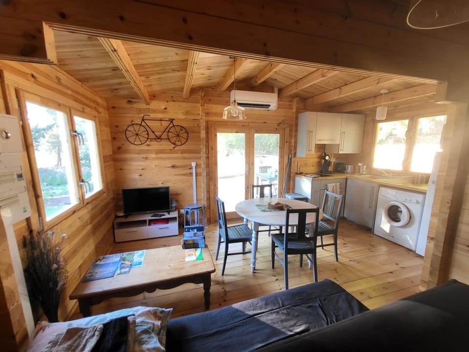 Living room, Dining area, kitchen