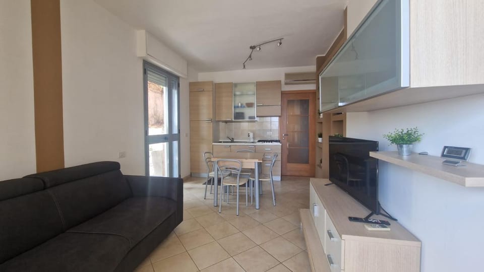 Lounge or bar, kitchen