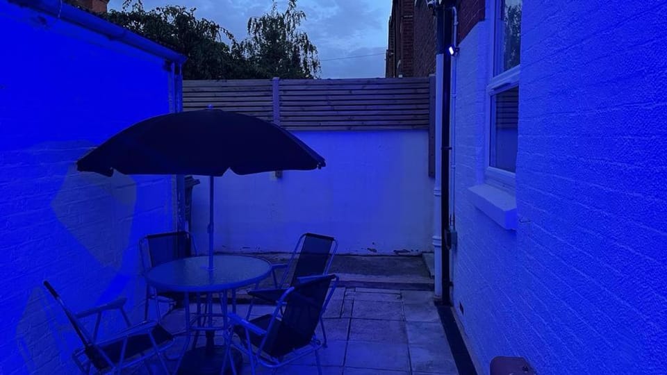 Top Quality Modern Southsea Garden Apartment Sleeps 4 People Apartment in Portsmouth