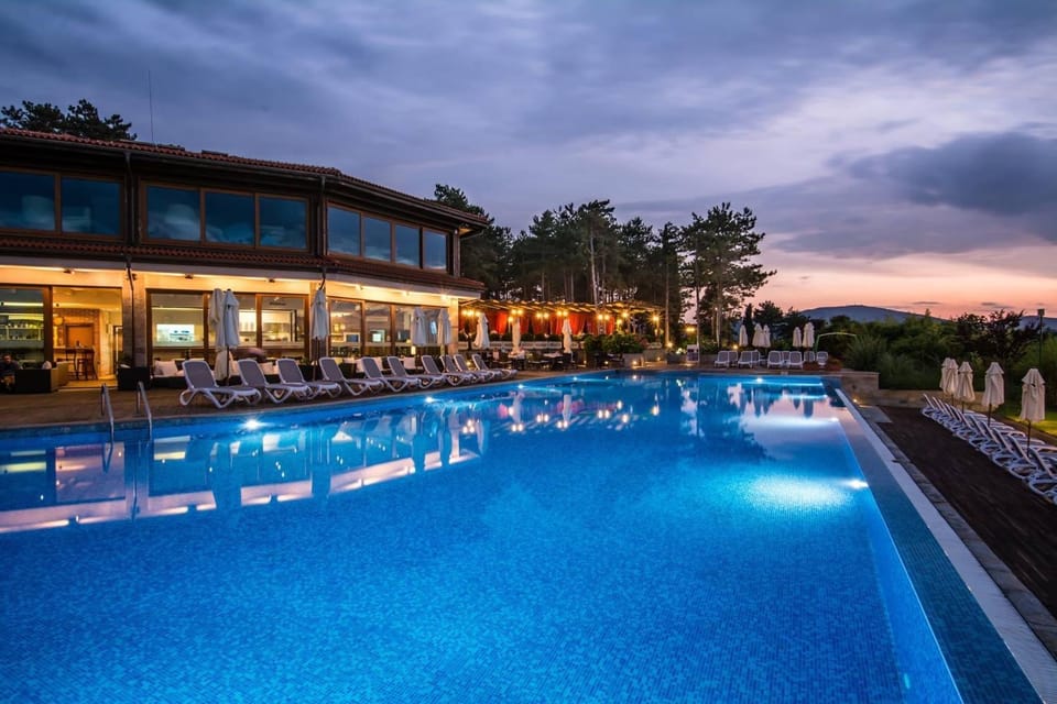 Day, Swimming pool, sunbed