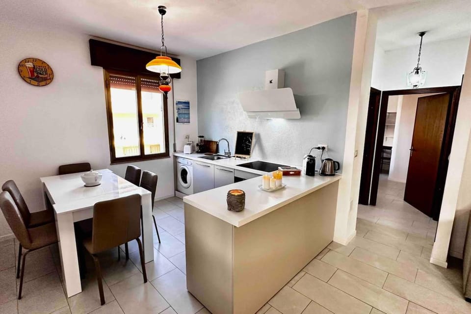 Coffee/tea facilities, Kitchen or kitchenette, Dining area