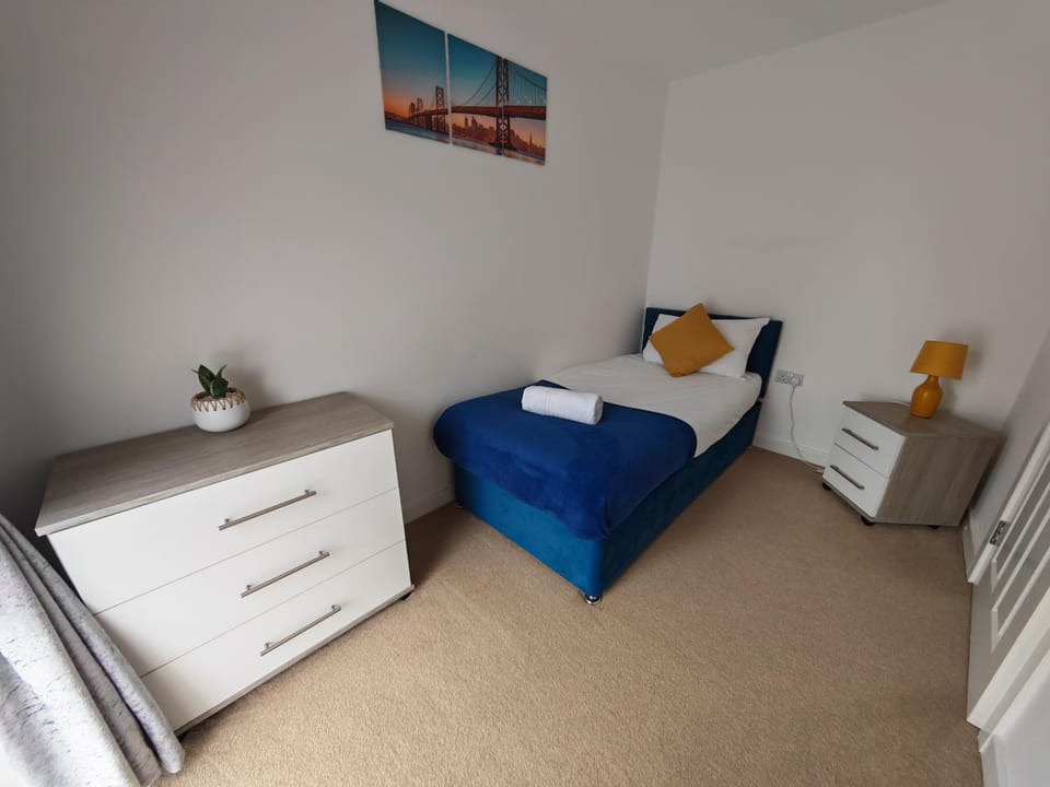 Bed, Photo of the whole room, Bedroom