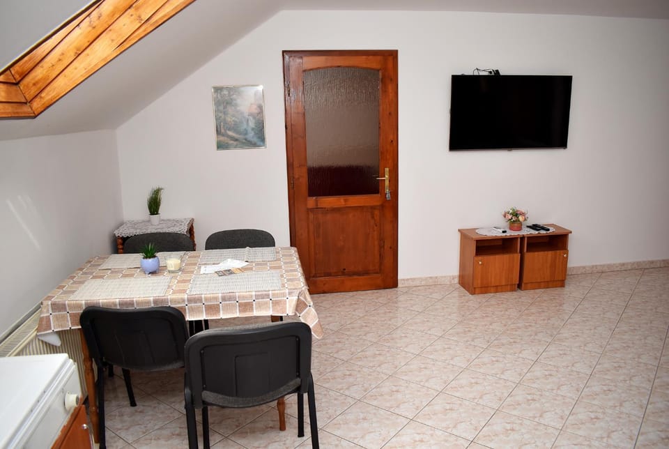 TV and multimedia, Living room, Dining area