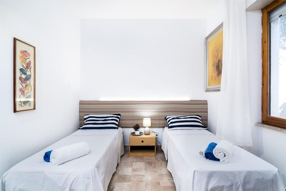 Property building, Living room, Bedroom