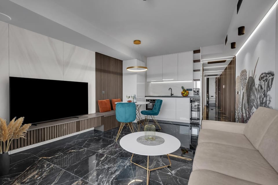 TV and multimedia, Kitchen or kitchenette, Living room, Seating area