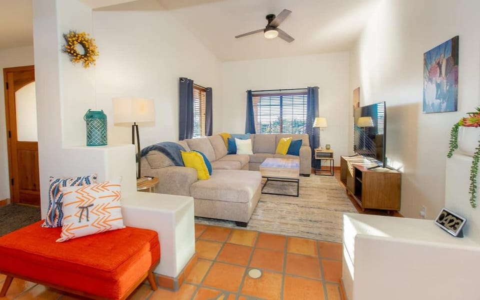 Spectacular Views, Heated Pool, and Outdoor BBQ House in Tortolita