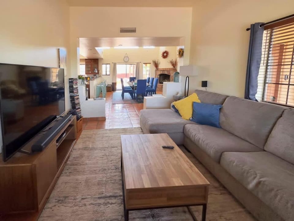 Spectacular Views, Heated Pool, and Outdoor BBQ House in Tortolita