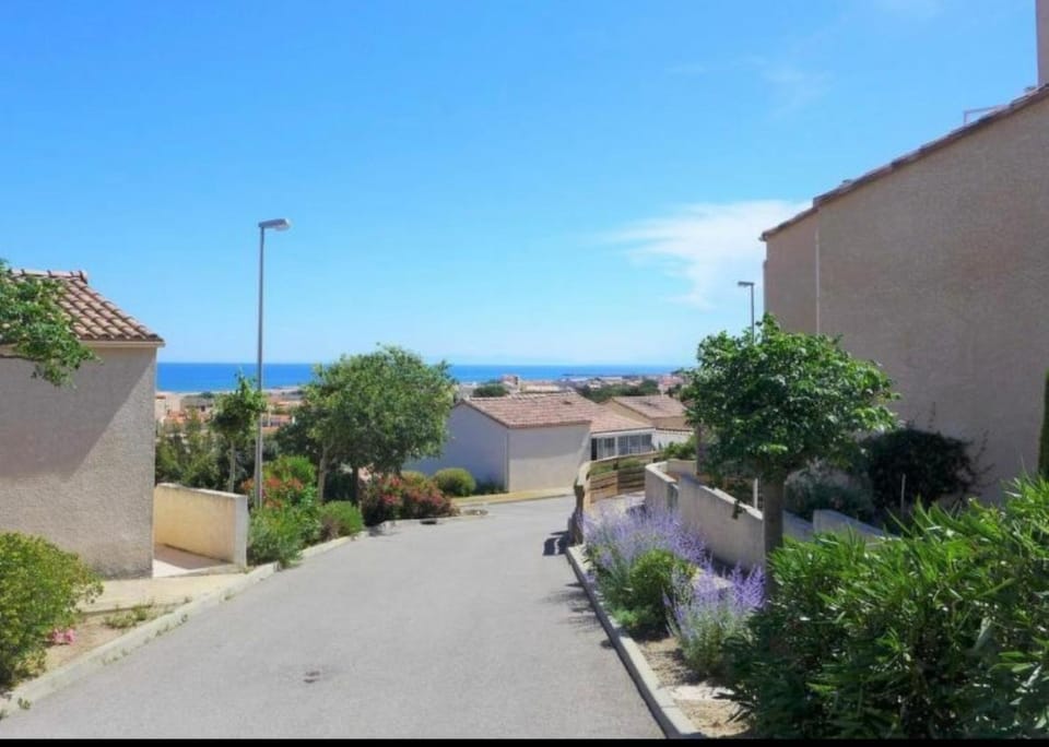MAISON DE VACANCES Climatisée avec Piscine - ST PIERRE LA MER- 700m Plage House in Fleury