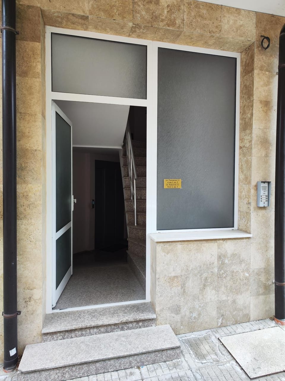 Facade/entrance