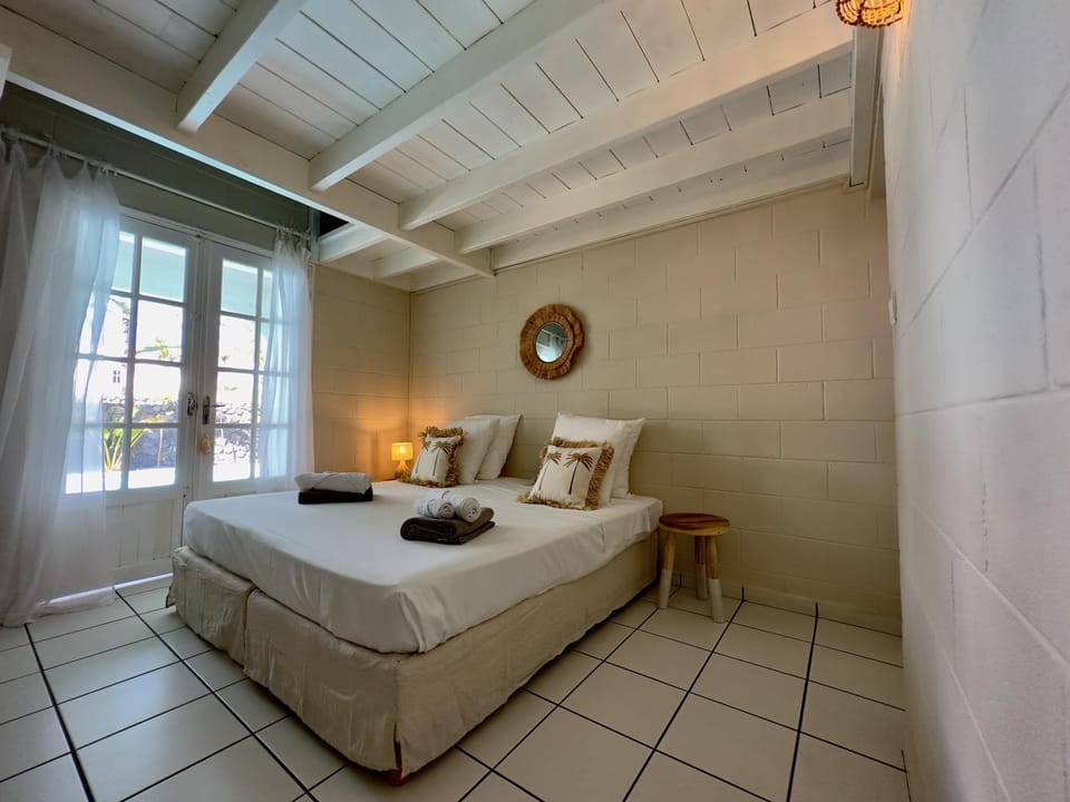Bed, Bedroom, air conditioner