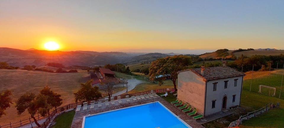 LA CEGNA Farm Stay in Marche