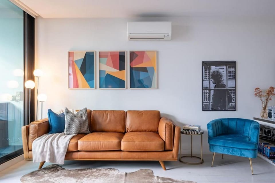 Living room, Seating area, air conditioner