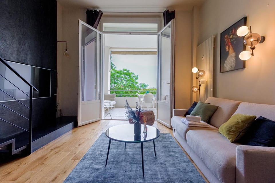 TV and multimedia, Balcony/Terrace, Living room, Seating area