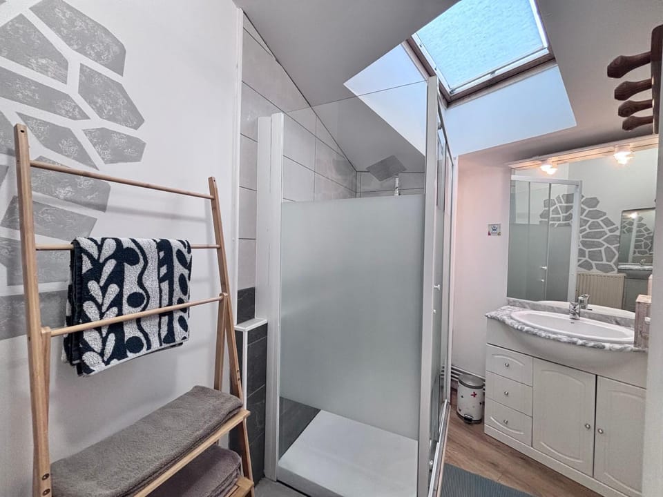 Shower, Bathroom, towels