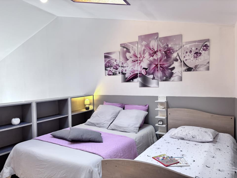 Bed, Photo of the whole room, Bedroom
