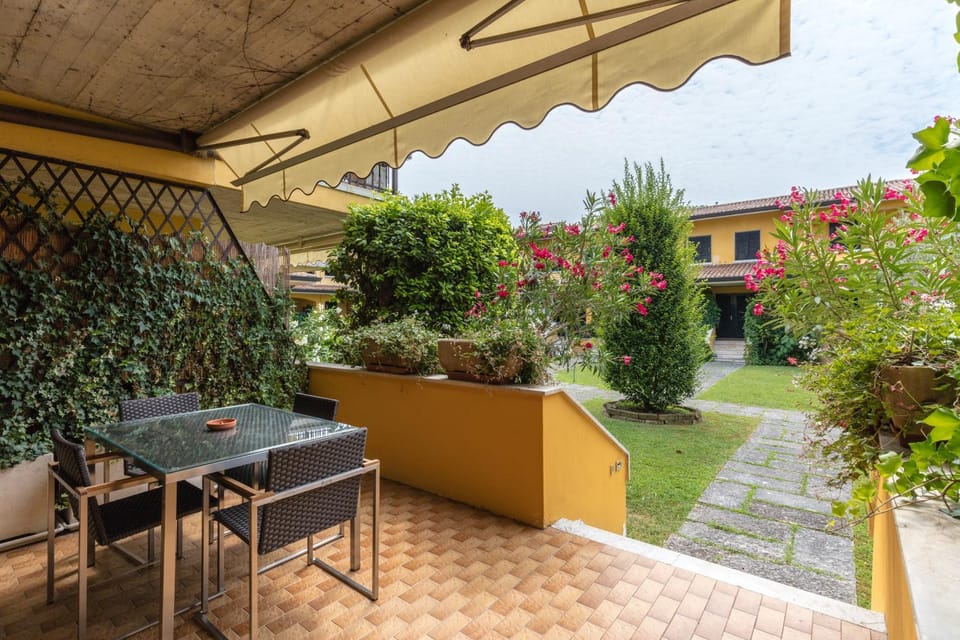 Balcony/Terrace, Garden view