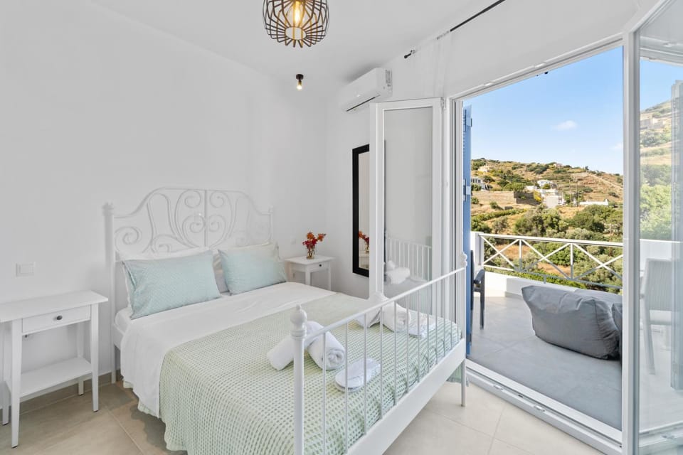 Patio, Natural landscape, View (from property/room), Balcony/Terrace, Bedroom, Mountain view, towels