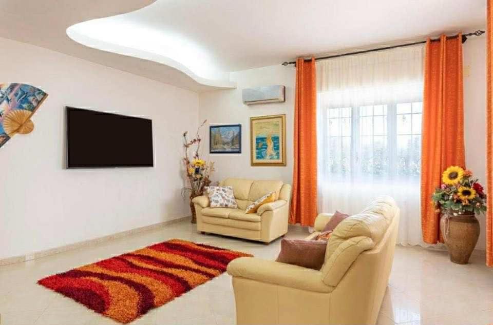 TV and multimedia, Living room, Seating area, air conditioner