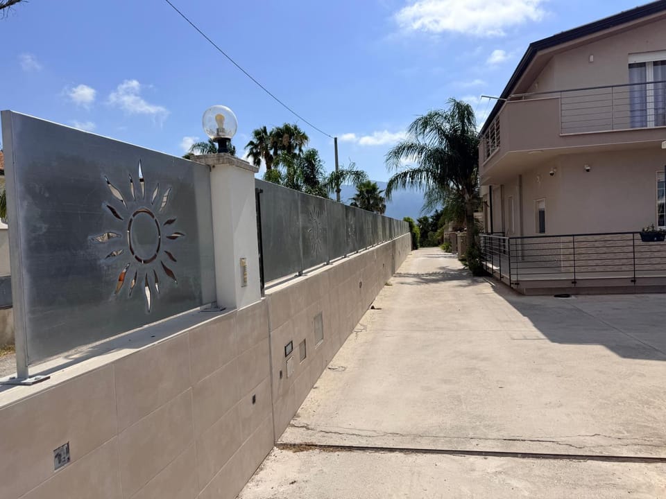 Property building, Facade/entrance, Garden