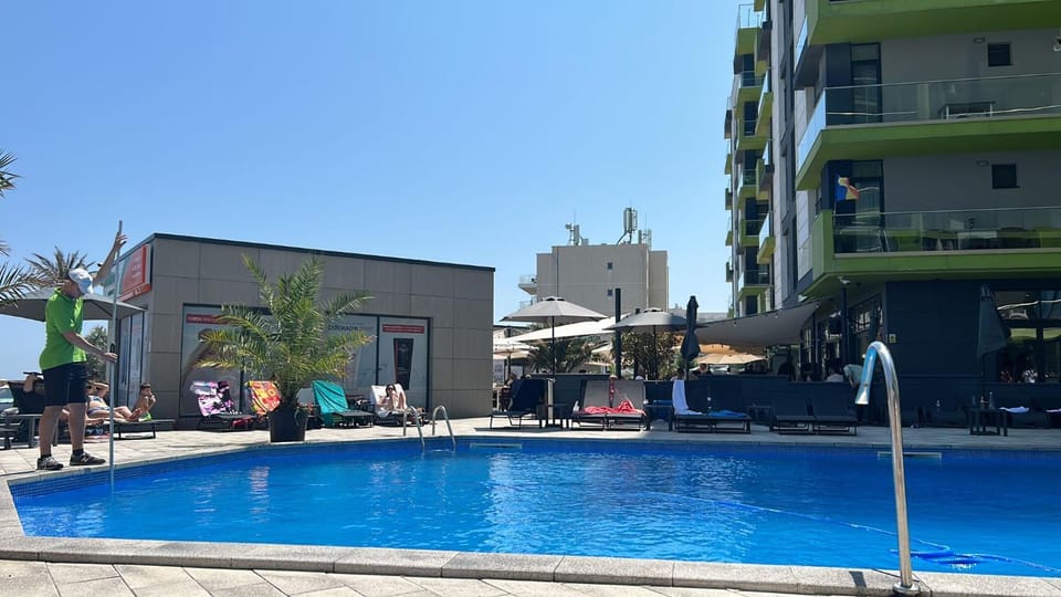 Pool view, Swimming pool, sunbed