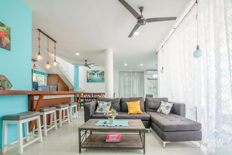 Living room, Seating area
