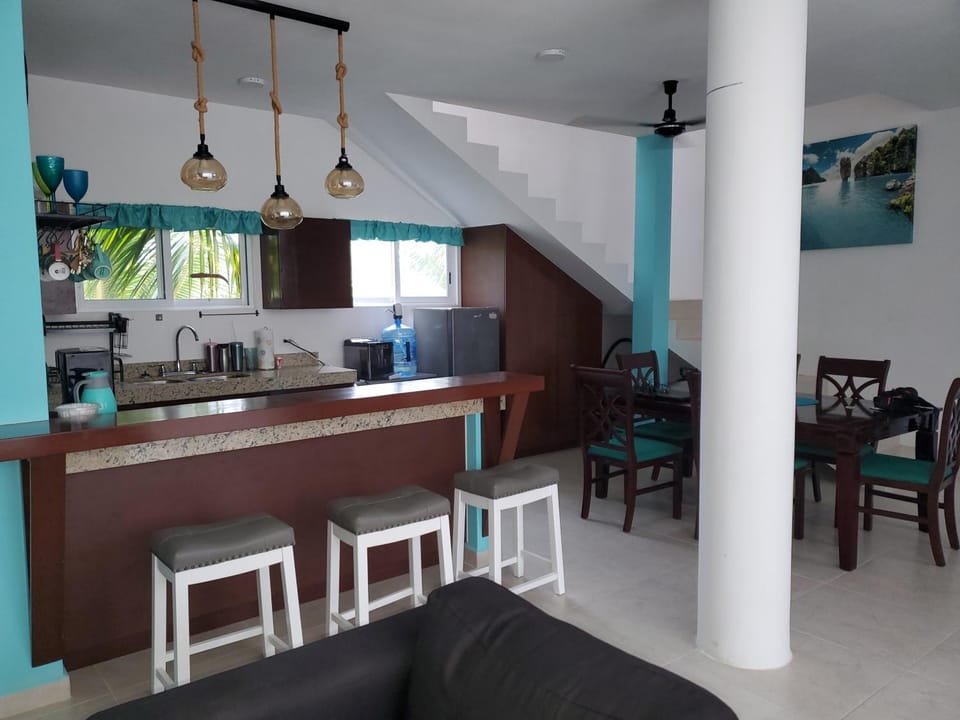 Kitchen or kitchenette, Seating area, Dining area