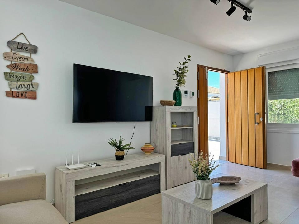 Communal lounge/ TV room, Living room