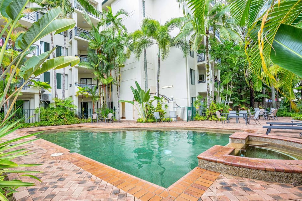 Property building, Day, Garden, Garden view, Pool view, Swimming pool