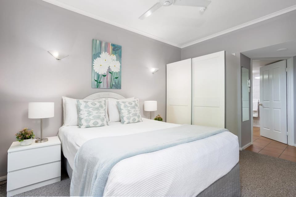 Bed, Bedroom, fireplace, wardrobe, air conditioner