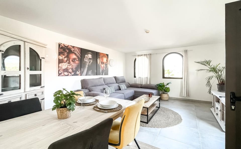 TV and multimedia, Living room, Dining area