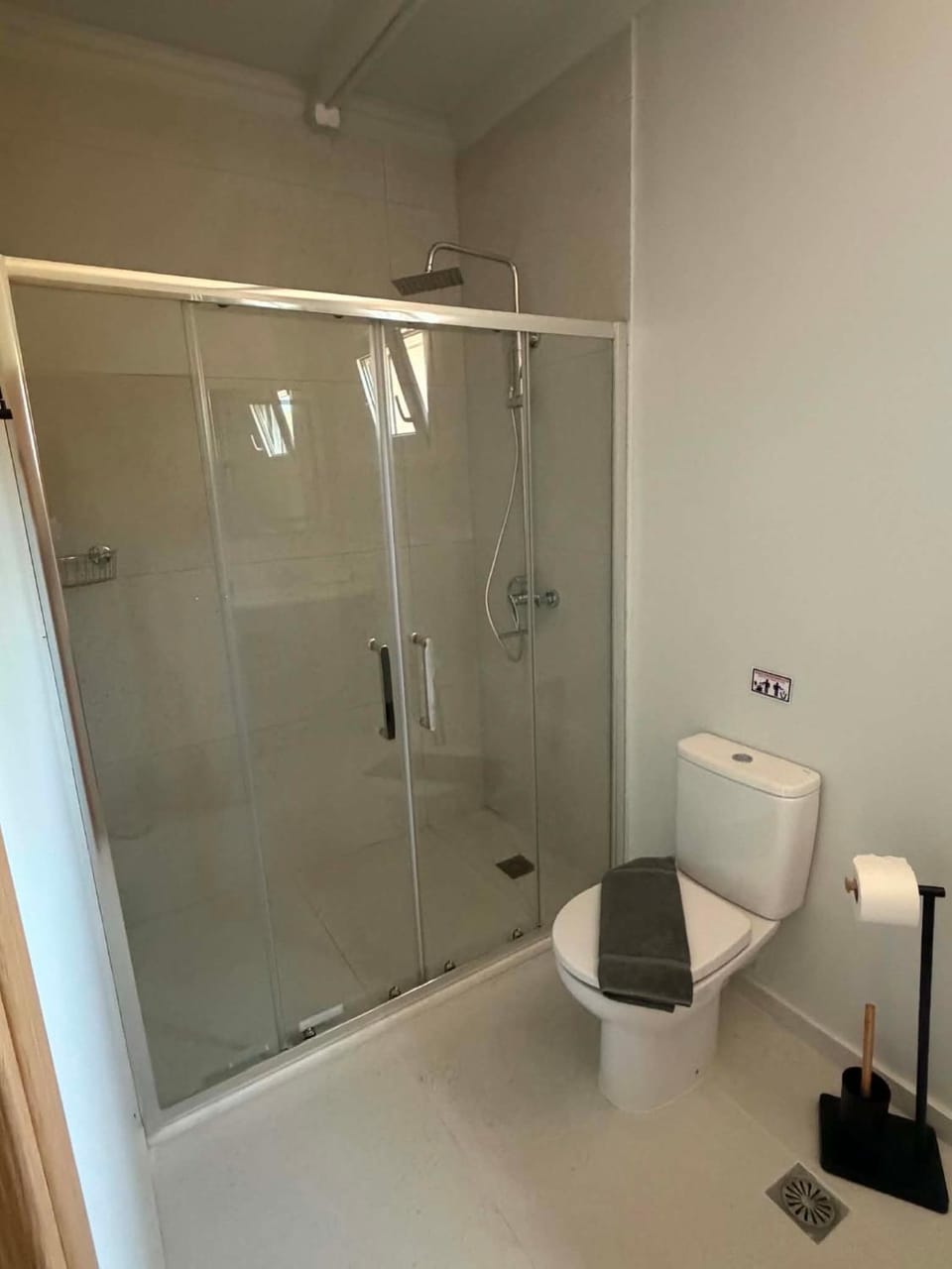 Shower, Toilet