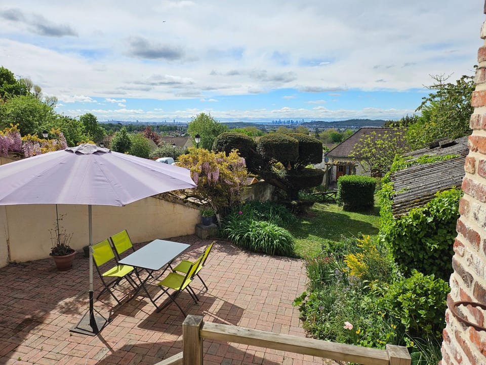 Le Saint Jacques - Gite 2 pièces indépendant vue sur Paris et jardin Apartment in Île-de-France