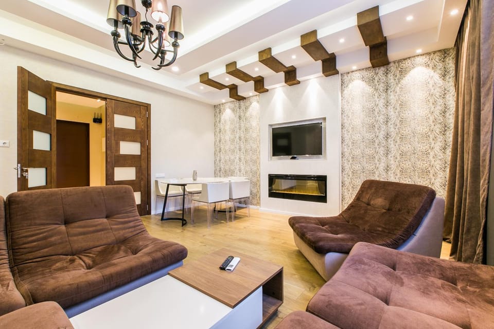TV and multimedia, Living room, Seating area, Evening entertainment