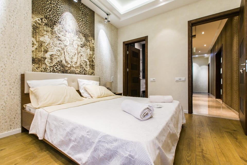 Bed, Bedroom, towels, wardrobe