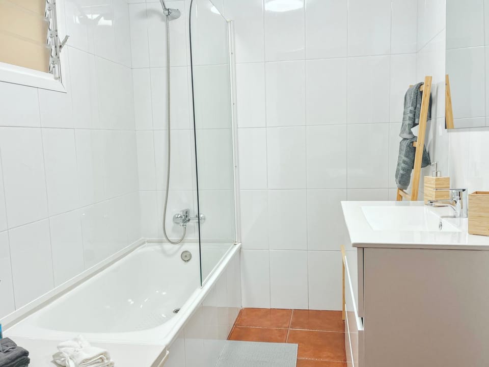 Shower, Bathroom, Bath, towels