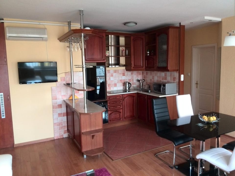 Kitchen or kitchenette, Living room, Seating area