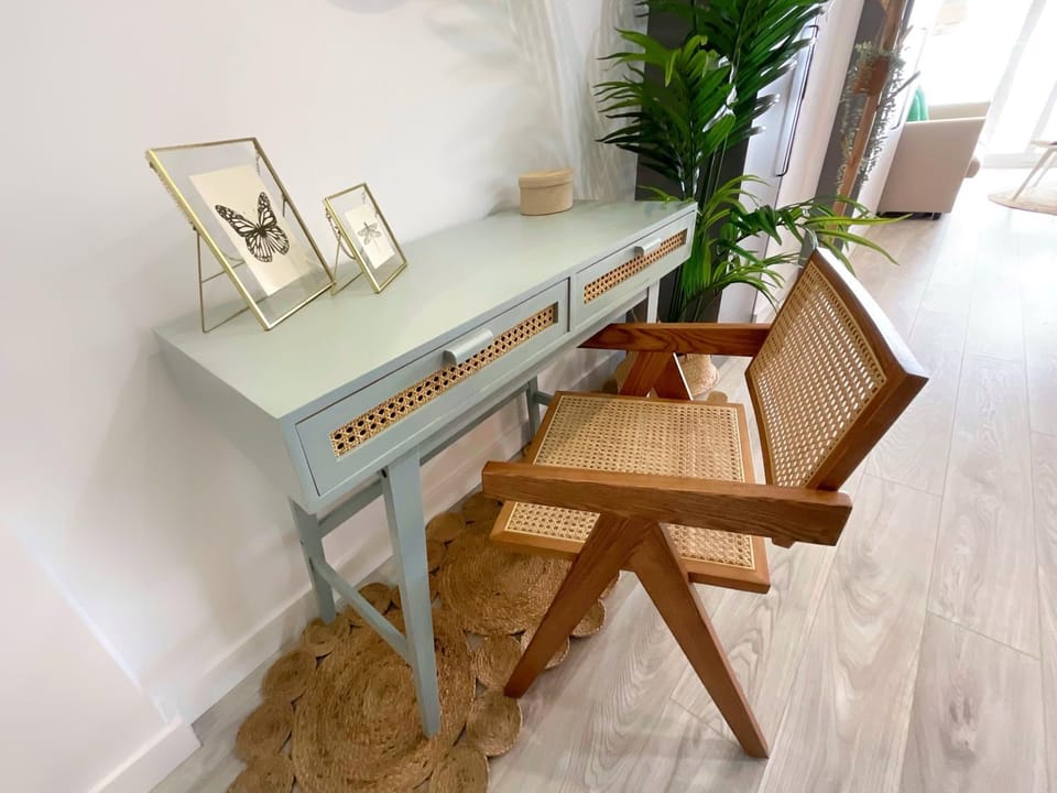 Living room, Seating area, hair dresser