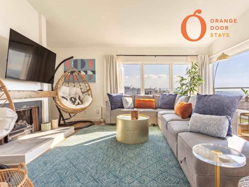 Spectacular Ocean and Pier View Lux Family Vacation House in Manhattan Beach
