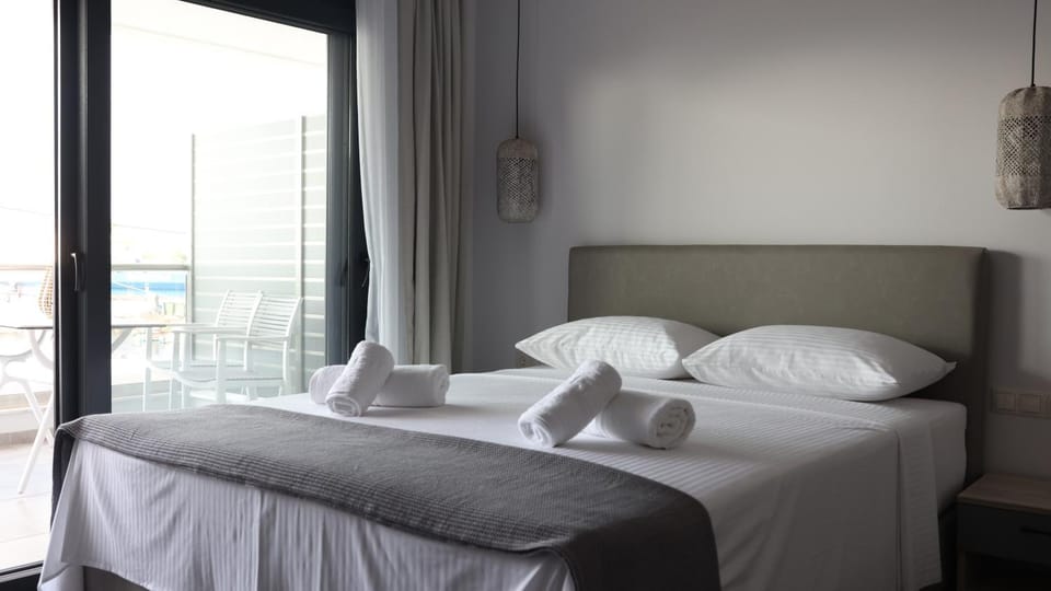 Bed, Photo of the whole room, Bedroom, towels