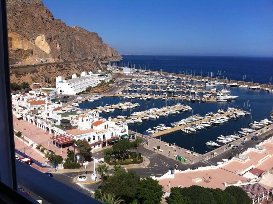PRIMERA LÍNEA DE PLAYA, LA ARENA A TUS PIES Apartment in Aguadulce