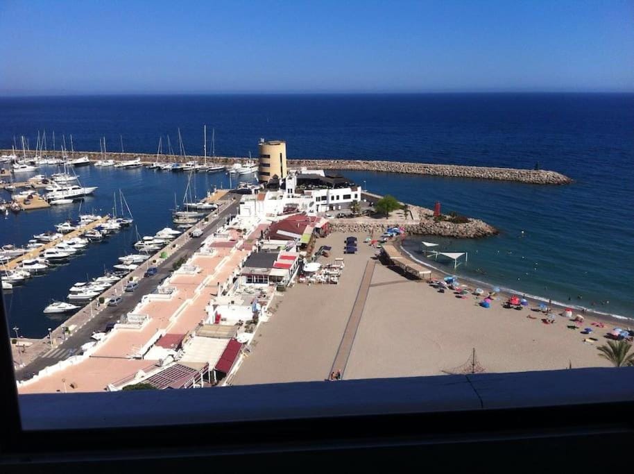 PRIMERA LÍNEA DE PLAYA, LA ARENA A TUS PIES Apartment in Aguadulce
