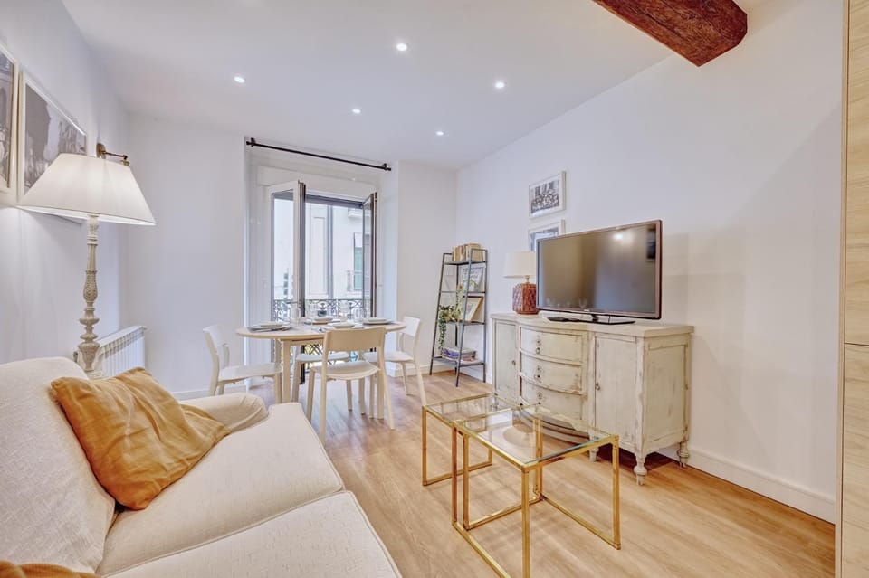 TV and multimedia, Living room, Dining area