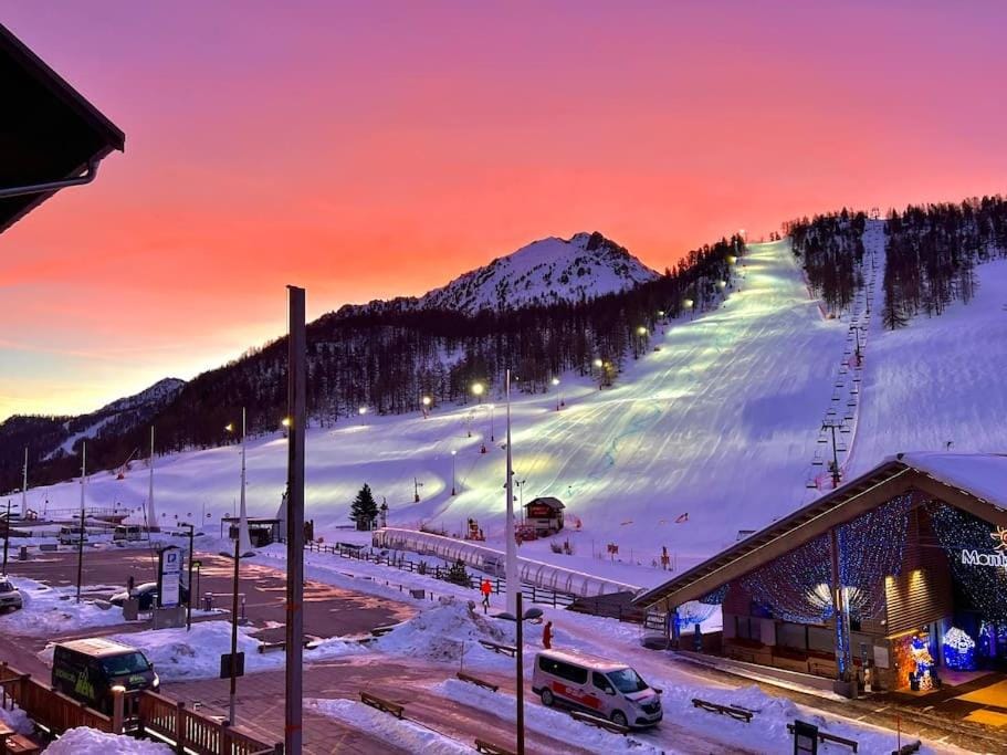 Nearby landmark, Natural landscape, Winter, Mountain view, Sunrise, Parking