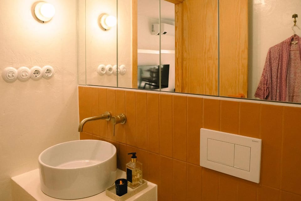 Toilet, Bathroom, towels
