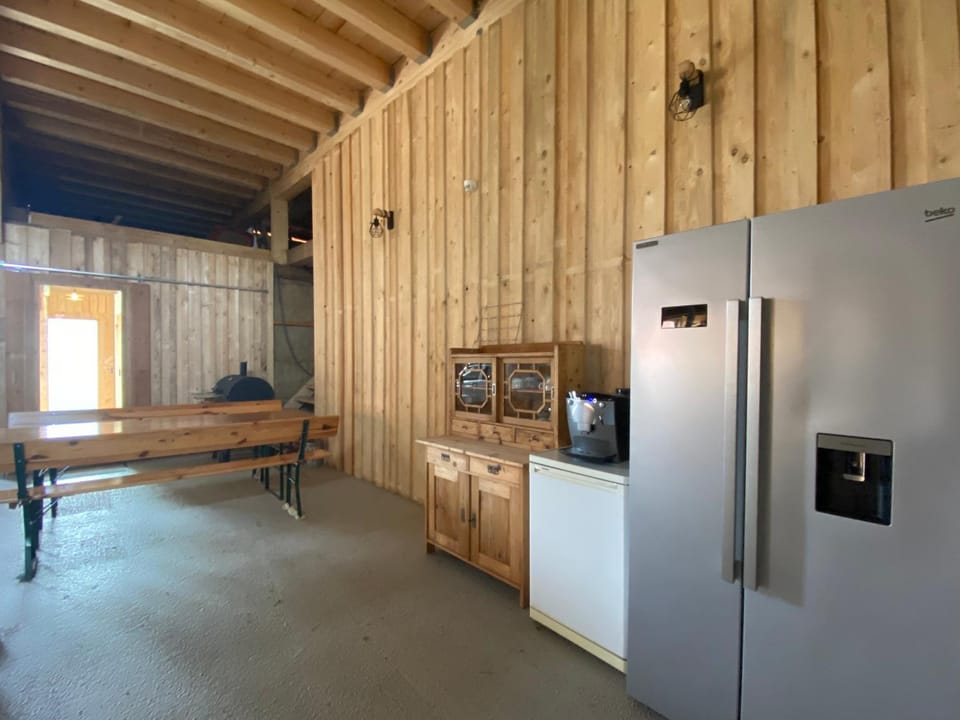 Property building, Breakfast