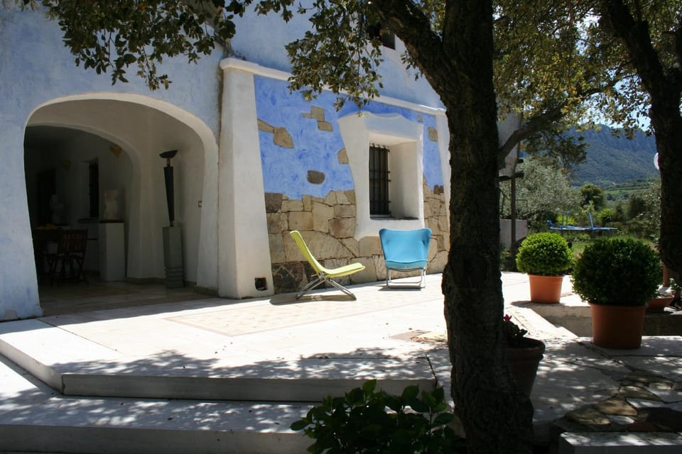 Patio, Facade/entrance, Day