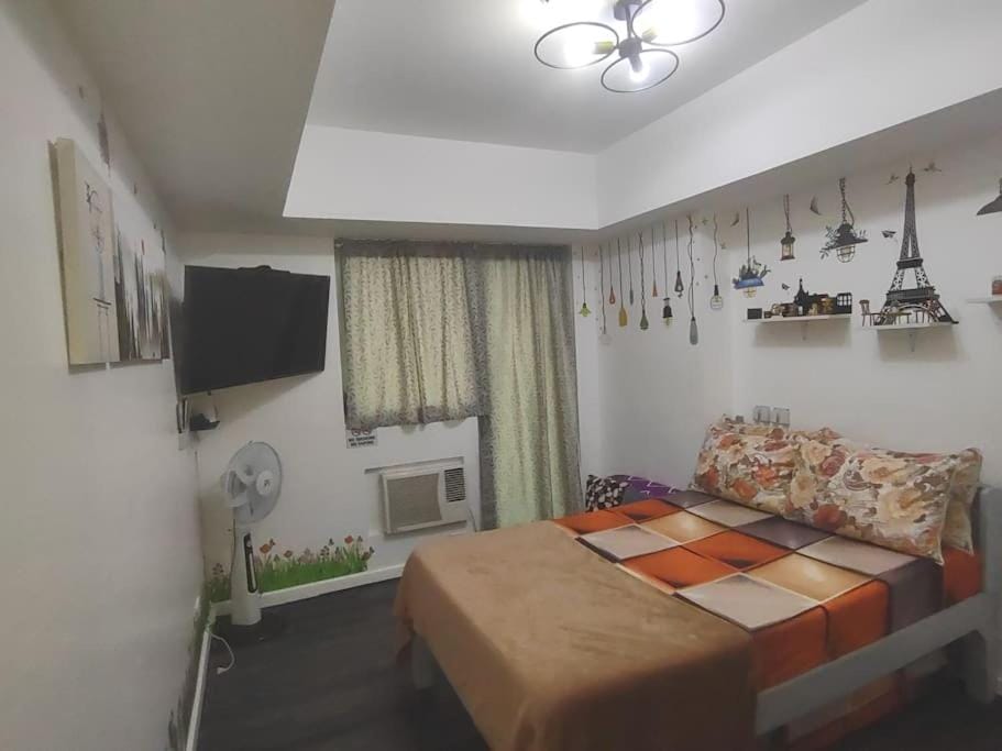 Bed, Living room