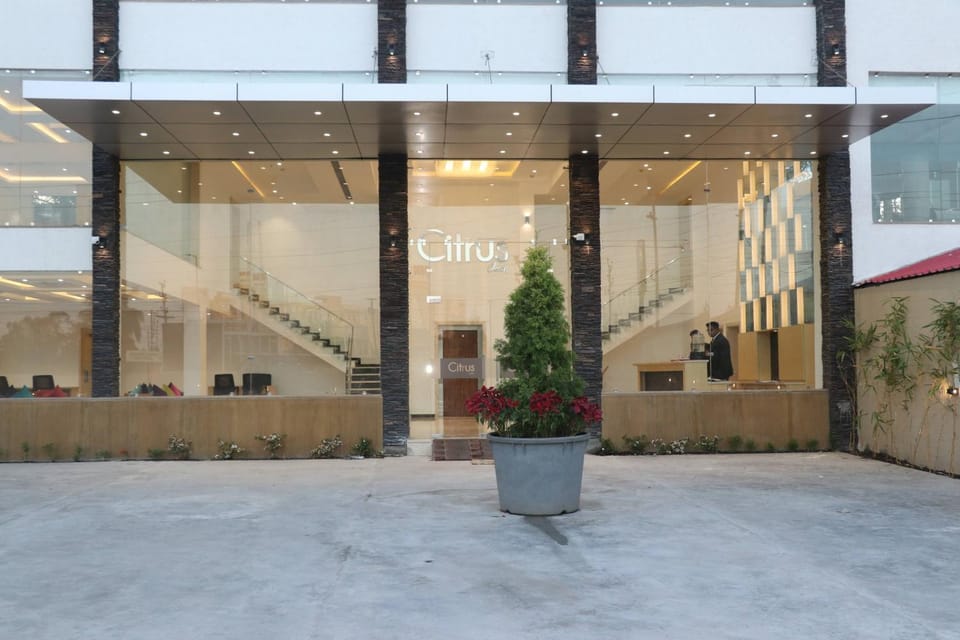 Property building, Facade/entrance