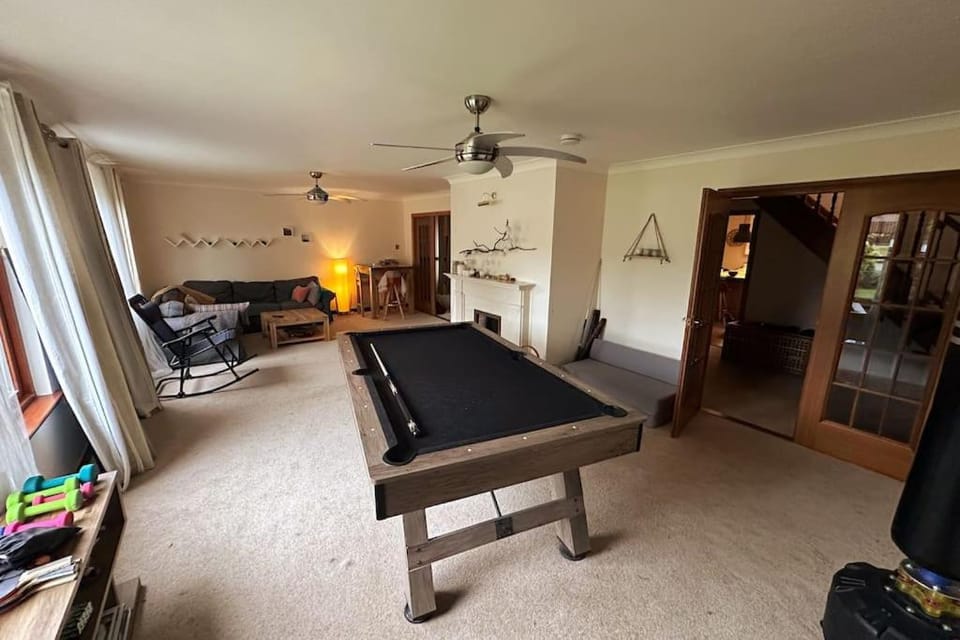 Billiard, Game Room, Table tennis, TV and multimedia, Living room, Seating area, Evening entertainment