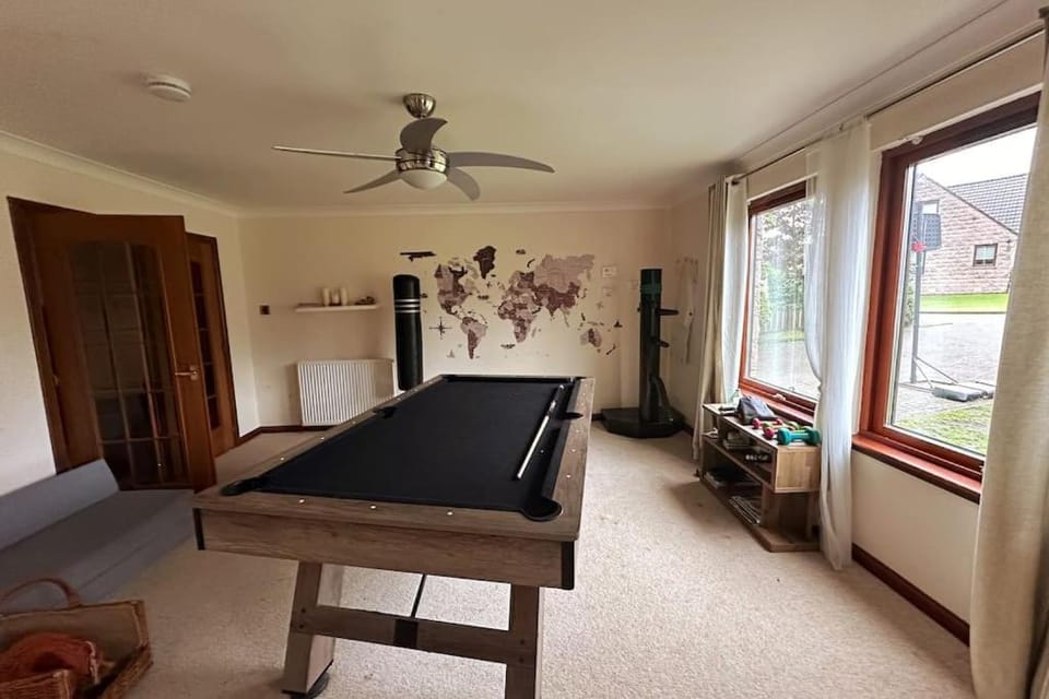Billiard, Photo of the whole room